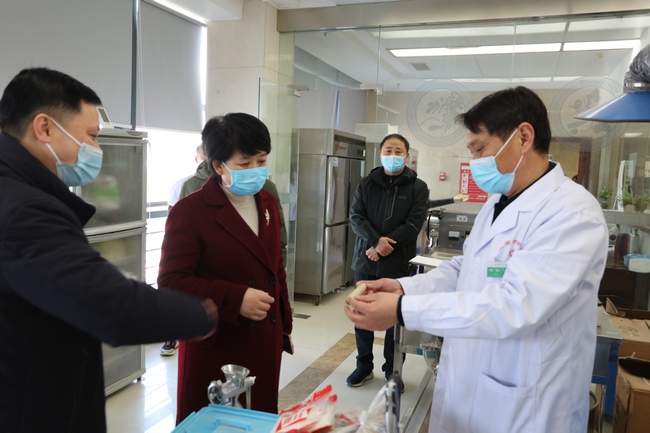2021新春上班第一天，院領導班子慰問廣大醫(yī)護職工(圖8)