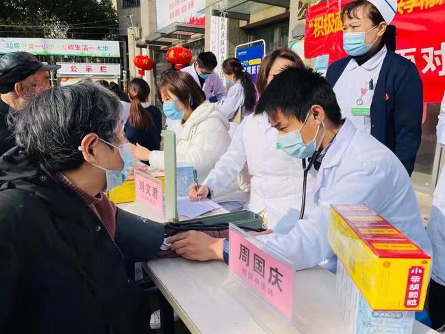 積極面對(duì)腎病 共享精彩人生——我院腎病科、內(nèi)科六支部走進(jìn)中南街道開(kāi)展第十六個(gè)世界腎臟病日健康義診(圖5)