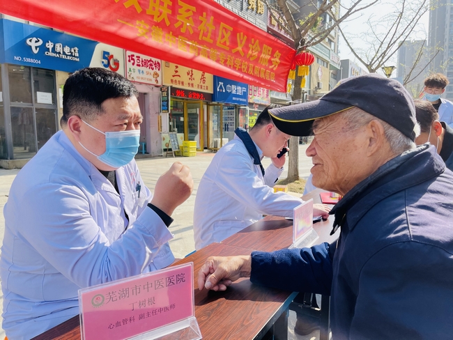 【我為群眾辦實事】校院聯合辦義診  真情服務學雷鋒(圖10)