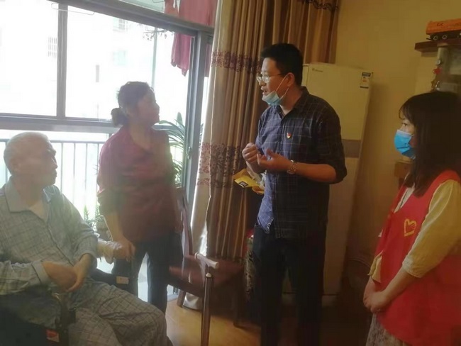【我為群眾辦實事】我院走訪高齡腦梗患者，中醫(yī)藥制劑暖人心(圖1)
