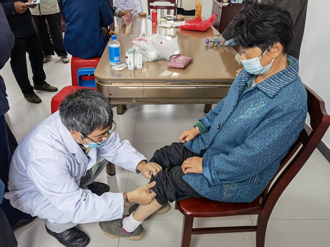 九九重陽節(jié)敬老送健康----市中醫(yī)院、蔡鋪村義診惠百姓 助力鄉(xiāng)村振興(圖3)