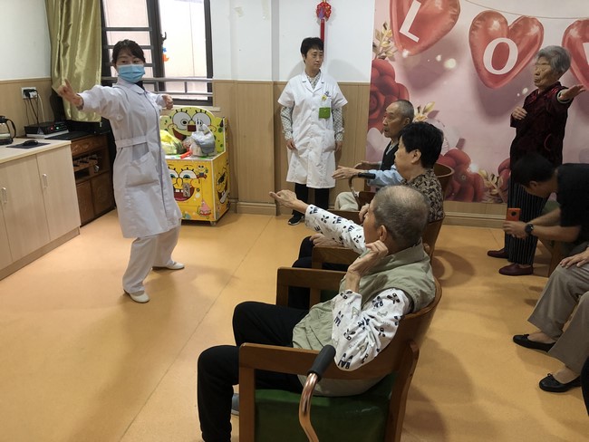 關(guān)注老年群體，健康與愛(ài)同行——我院老年醫(yī)學(xué)科走進(jìn)頤樂(lè)堂老年公寓(圖2)