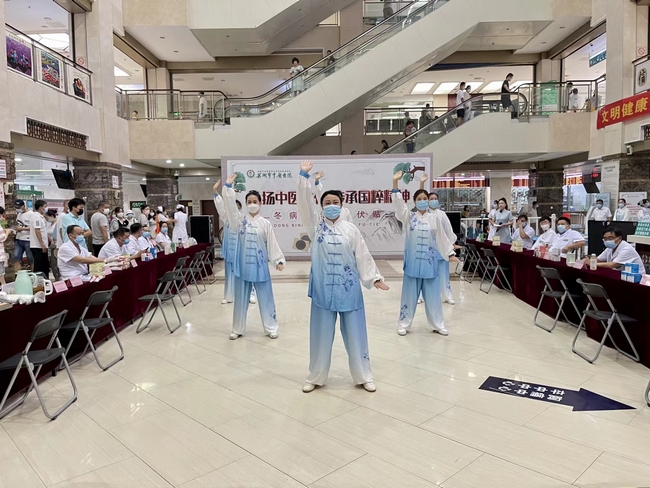 冬病夏治三伏貼  中醫(yī)國(guó)粹顯功效 ——我院開展“傳承中醫(yī)文化 弘揚(yáng)國(guó)粹精神”冬病夏治三伏貼開貼儀式(圖2)