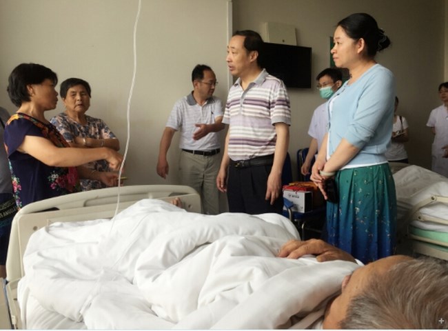 醫(yī)院救治進行時：受災患者被送往市中醫(yī)院免費救治(圖1)