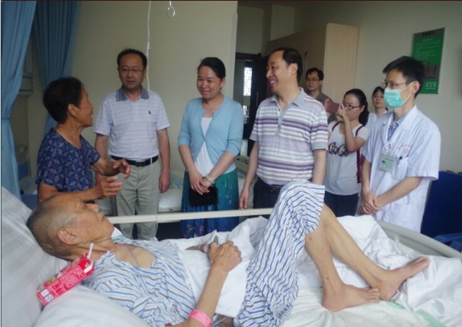 醫(yī)院救治進行時：受災患者被送往市中醫(yī)院免費救治(圖2)
