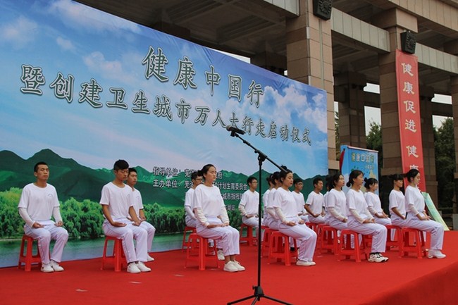 我院參加2016年“健康中國(guó)行”暨 創(chuàng)建省級(jí)衛(wèi)生城市萬人大行走活動(dòng)(圖3)