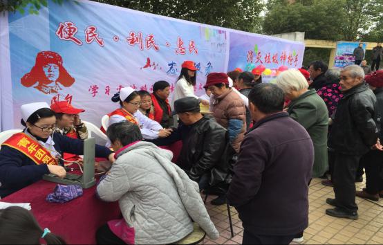 海內(nèi)存公益   天涯皆志愿 ---------院團(tuán)委組織青年醫(yī)護(hù)志愿者參加弋江區(qū)“心暖花開”志愿服務(wù)活動(圖3)