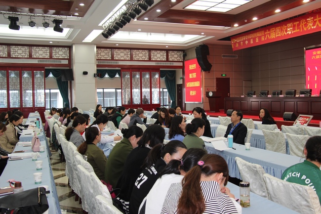 民主決策，科學(xué)管理——各代表團(tuán)分組討論(圖1)