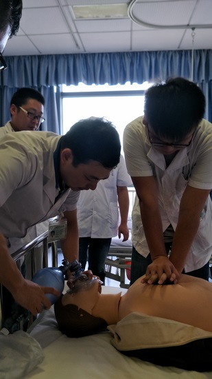 責(zé)任在心，警鐘長鳴————我院組織院內(nèi)應(yīng)急急救演練(圖1)