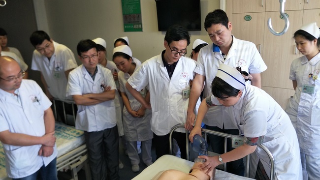 責(zé)任在心，警鐘長鳴————我院組織院內(nèi)應(yīng)急急救演練(圖4)