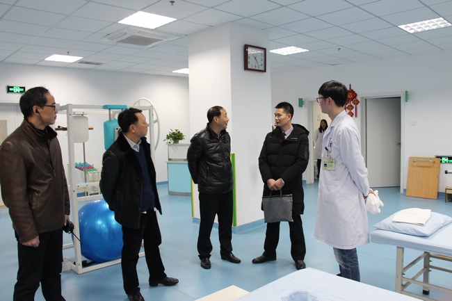 節(jié)前市衛(wèi)計委副主任王少華一行調(diào)研卒中、胸痛等五大中心建設(shè)情況(圖3)