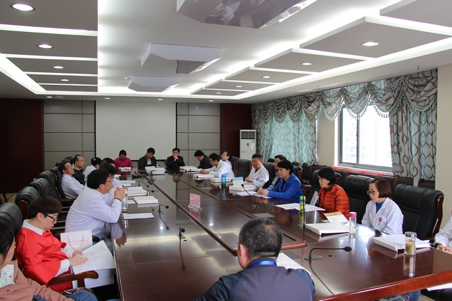 發(fā)揚民主，凝聚共識，科學(xué)決策——各代表團分組討論(圖1)