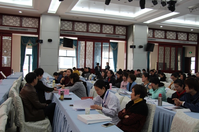 發(fā)揚民主，凝聚共識，科學(xué)決策——各代表團分組討論(圖4)
