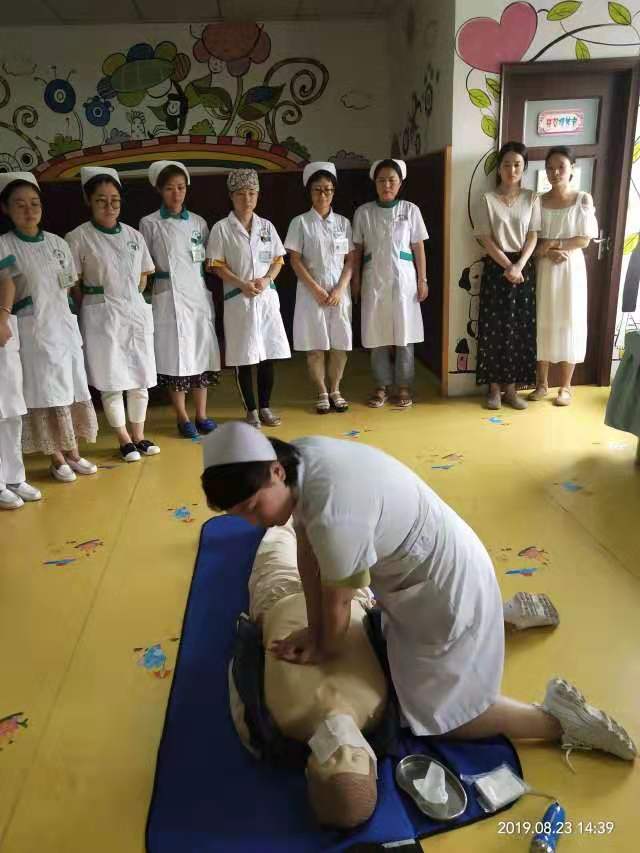 護理部組織市護理技能大賽獲獎護士深入醫(yī)聯(lián)體社區(qū)開展技術(shù)指導(圖3)