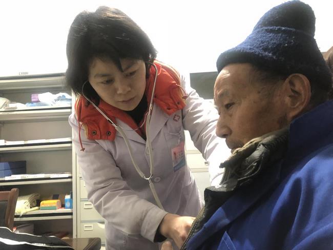 情系駐村醫(yī)生 助力脫貧攻堅——市衛(wèi)健委、市中醫(yī)院領(lǐng)導(dǎo)帶隊慰問我市“百醫(yī)駐村”醫(yī)生(圖3)