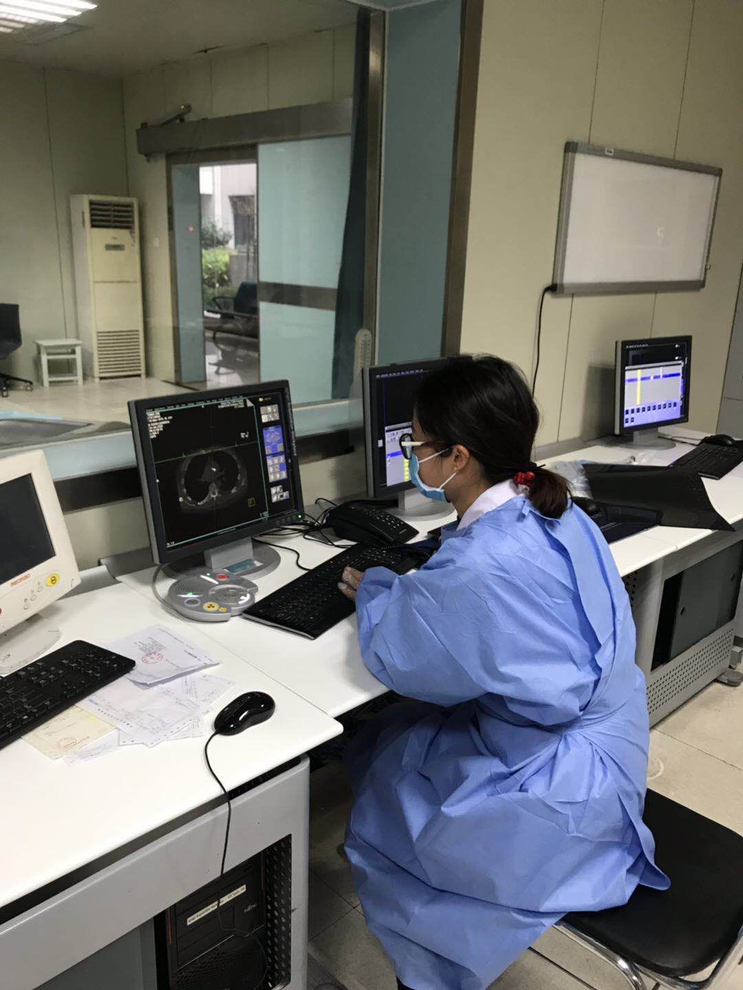 【讓黨旗在防控一線高高飄揚】新冠防控 黨員先行——醫(yī)技支部、醫(yī)學(xué)影像科積極做好新型冠狀病毒感染的肺炎防控工作(圖1)