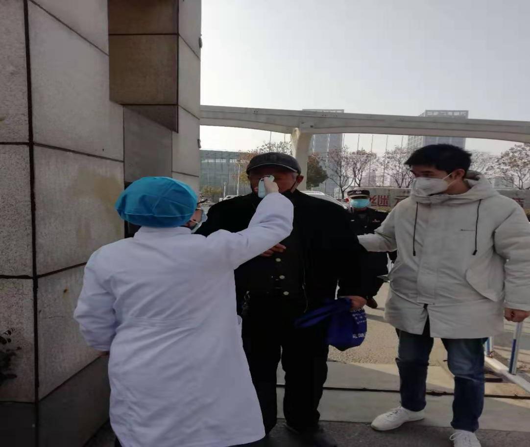 【讓黨旗在防控一線高高飄揚】疫情防控，黨員志愿者在行動！(圖4)