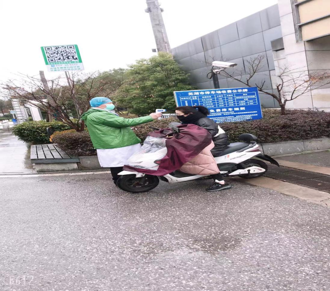 【讓黨旗在防控一線高高飄揚】疫情防控，黨員志愿者在行動！(圖6)