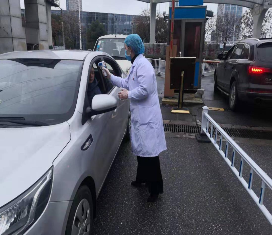 【讓黨旗在防控一線高高飄揚】疫情防控，黨員志愿者在行動！(圖7)