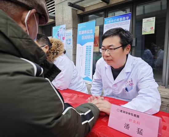 【暖民心在行動(dòng)】我院積極開(kāi)展會(huì)診轉(zhuǎn)診宣傳義診活動(dòng)(圖10)
