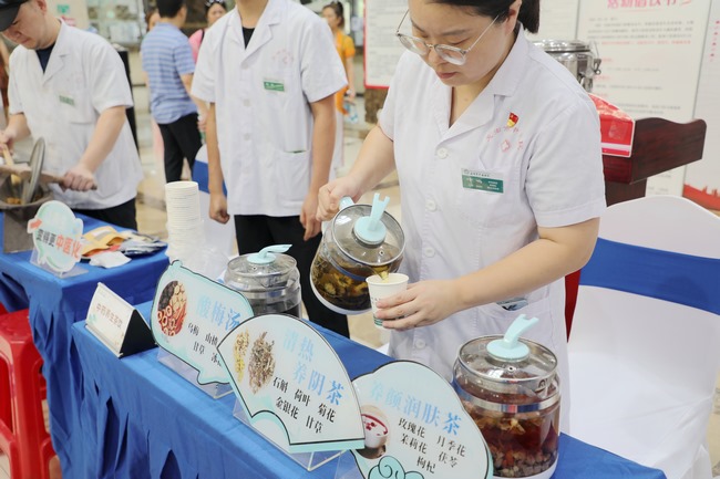 蕪湖市中醫(yī)醫(yī)院舉行中醫(yī)藥文化服務月暨三伏貼開貼活動傳承中醫(yī)智慧護航市民健康(圖15)
