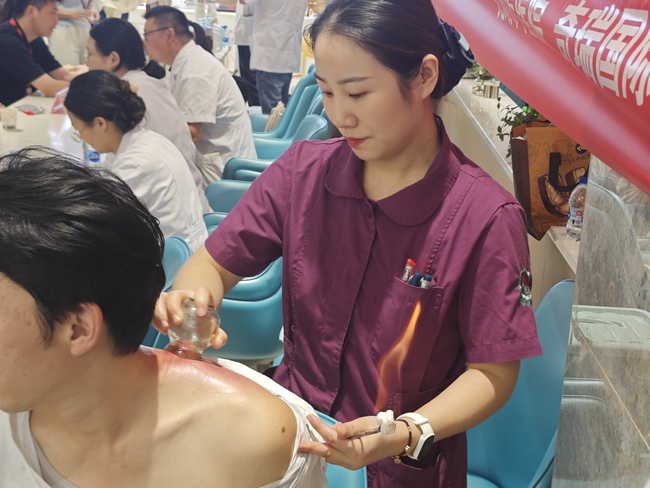 德馨于行 技精于勤｜我院開展醫(yī)師節(jié)大型義診活動走進企業(yè)送健康(圖13)