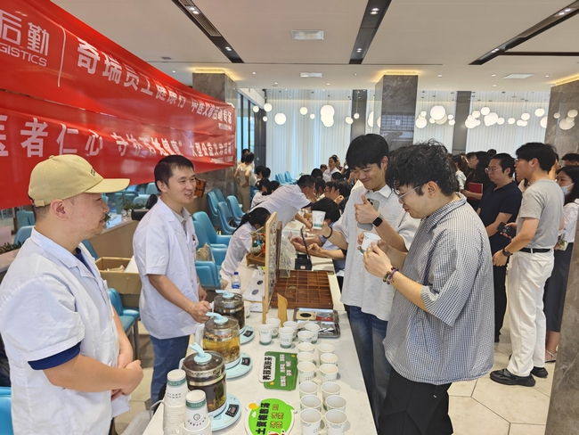 德馨于行 技精于勤｜我院開展醫(yī)師節(jié)大型義診活動走進企業(yè)送健康(圖8)